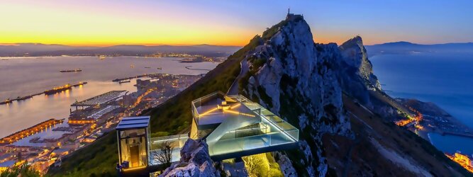 Trip Lettland Reisetipps - Ein ehemaliger militärischer Aussichtspunkt, der in eine hochmoderne Glasplattform und einen Gehweg umgewandelt wurde, der einen unvergleichlichen Blick über das Mittelmeer bietet. Ein ununterbrochener 360º-Panorama-Aussichtspunkt, der so spektakulär ist wie nirgendwo sonst auf der Welt. Betreten Sie die 360-Grad-Umgebung und bekommen Sie ein Gefühl für die Freiheit und die Heiterkeit, die Sie beim Skywalk erleben werden. Die Militärgeschichte Gibraltars während des Zweiten Weltkriegs veranschaulicht Gibraltars Position als britische Festung seit dem frühen 18. Während des Zweiten Weltkriegs spielte Gibraltar eine wichtige Rolle sowohl im Atlantic Theatre als auch im Mediterranean Theatre und kontrollierte praktisch den gesamten Seeverkehr in und aus dem Mittelmeer vom Atlantischen Ozean.